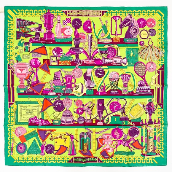 NWT Hermes Scarf Carré 90 "Les Trophées" in Green/Purple - Picture 1 of 10